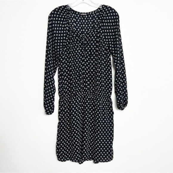 EXPRESS BLACK WHITE FLORAL WOMEN LONG SLEEVE POLYESTER DRESS SIZE MEDIUM - Picture 1 of 5